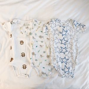 *BRAND NEW* 3-pack of 9-12 month onesies